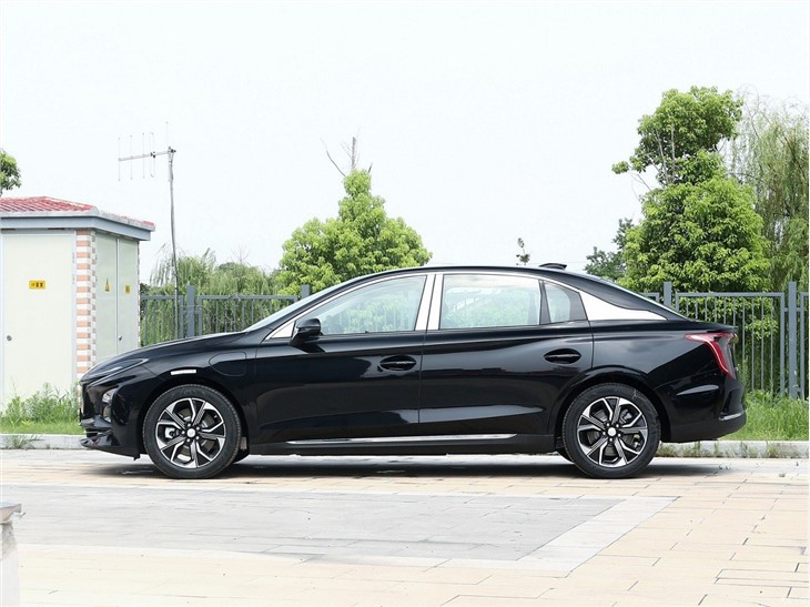 Hongqi E-QM5